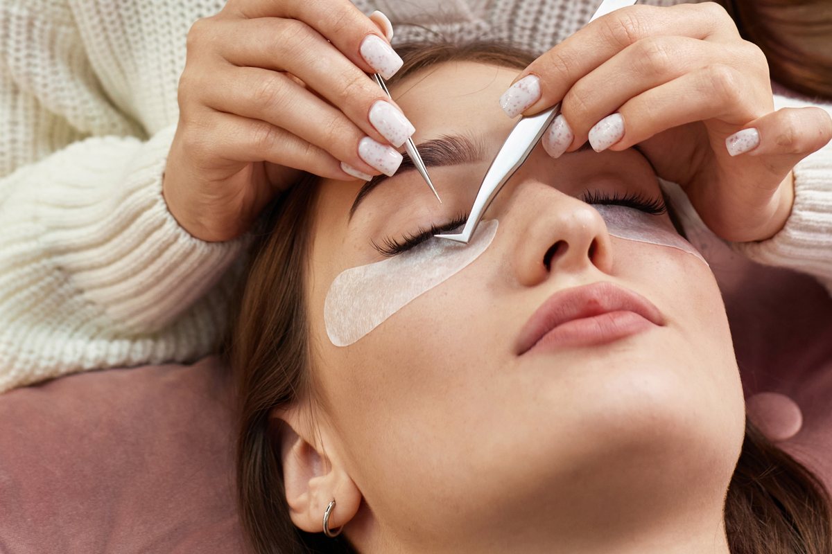 Eyelash extension application
