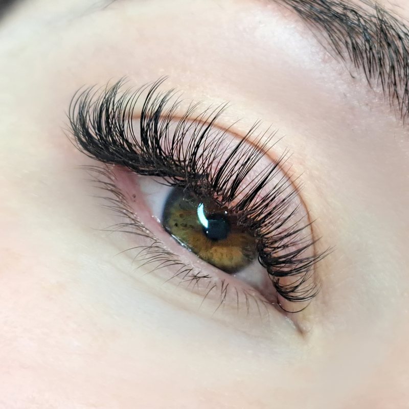 Hybrid lash extensions finished result
