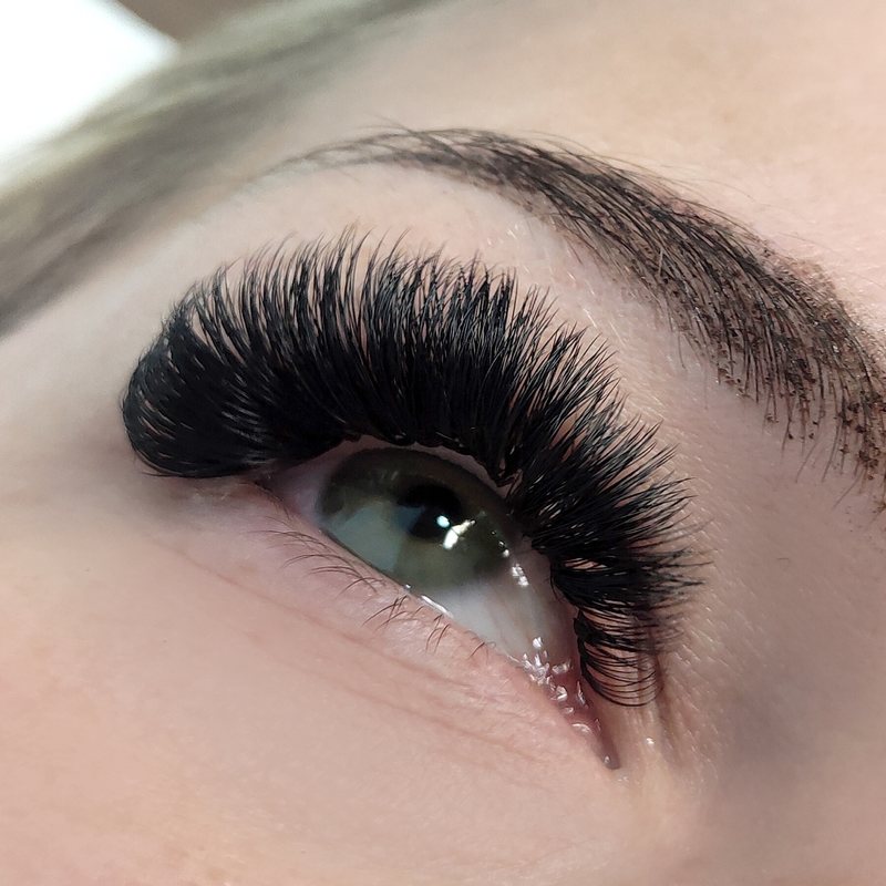 Russian volume lash extensions finished result