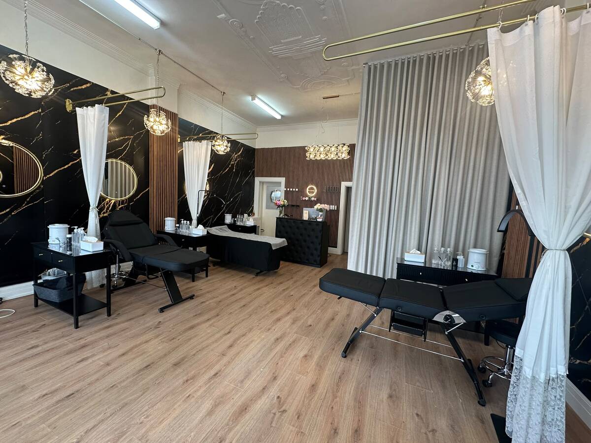 Wide view of the Brow & Lash Queen Hampton studio